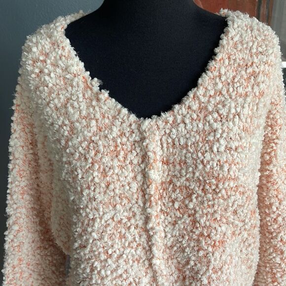 Hippie Rose white over orange teddy bear popcorn nubby V neck stretchy sweater. - Picture 2 of 5